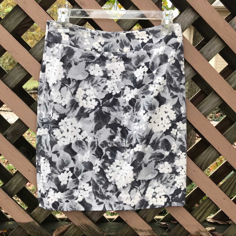 TALBOTS FLORAL SKIRT